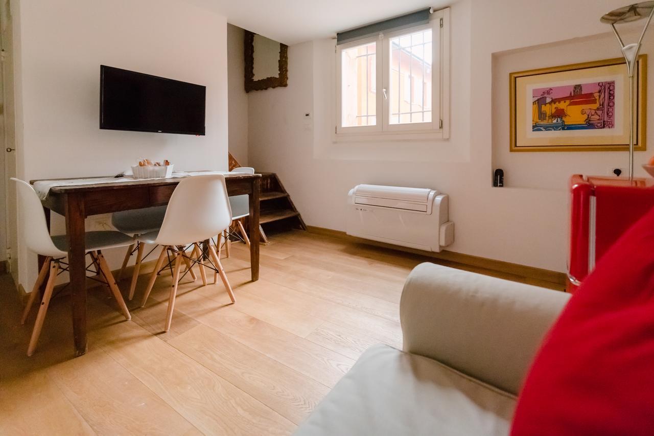 Historical And Luxury Apartment Bologna Exterior photo